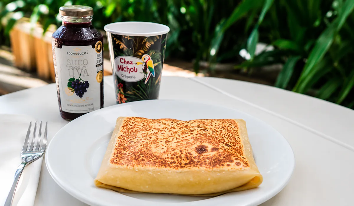 Crepe servido na Chez Michou, creperia tradicional da Rua das Pedras em Búzios